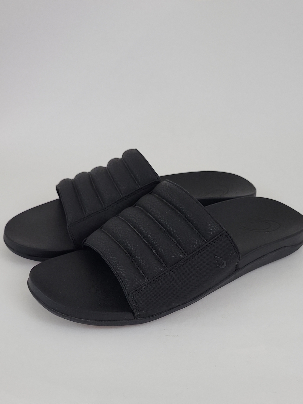 OluKai Men's Maha 'Olu Black Recovery Slide Sandals Size 11 / EU 44